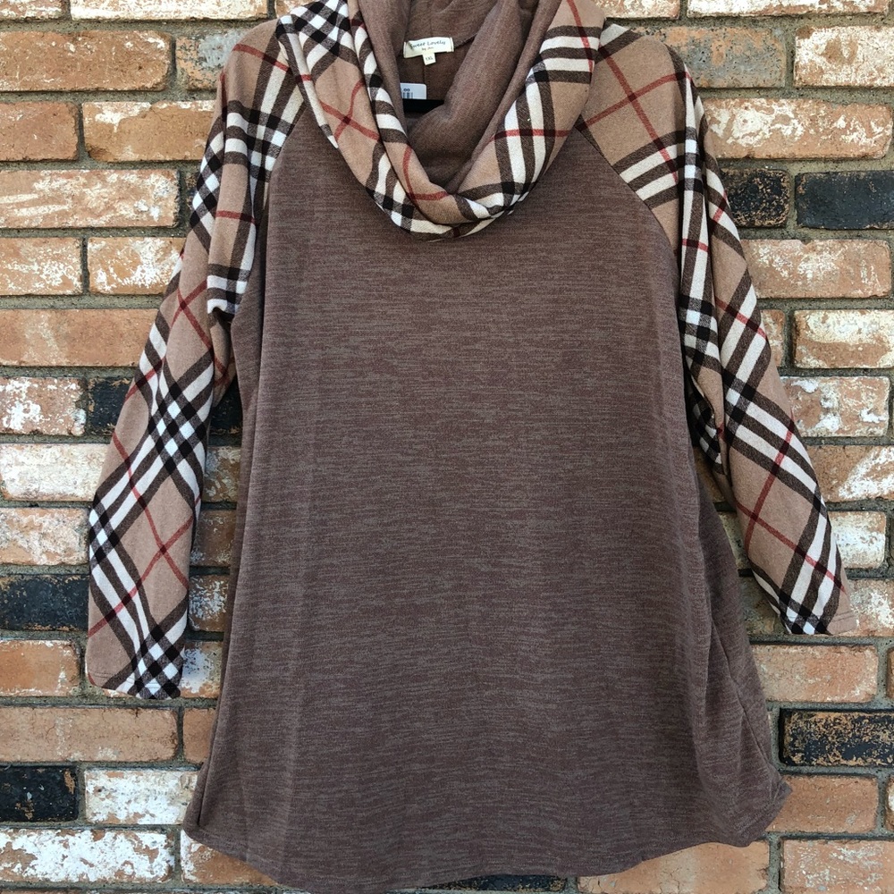 Turtleneck long sleeve shirt